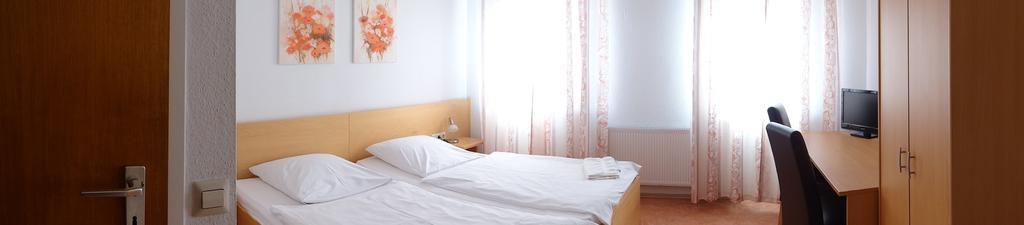 Hotel-Restaurant Zum Goldenen Hahnen ماركروننغن المظهر الخارجي الصورة